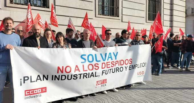 La plantilla de la fábrica de Solvay en Torrelavega respalda el acuerdo del ERE con un 89,5% de votos favorables